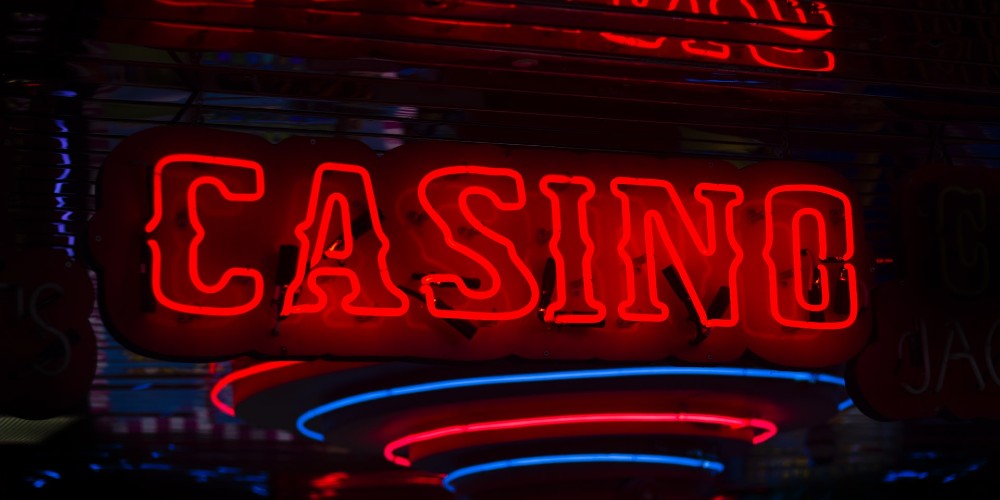 You can visit the online casinos any time of the day or night.