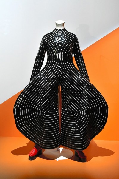 David Bowie stage costume designed by Yamamoto Kansai